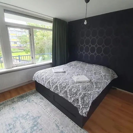 דירה 90 Sqm Apartment Next To A Pond! *