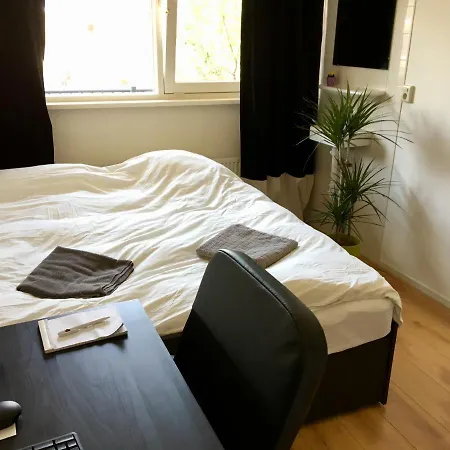 דירה 90 Sqm Apartment Next To A Pond! אמסטרדם
