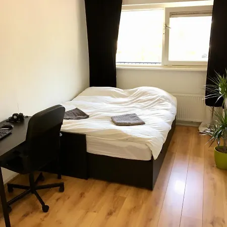 90 Sqm Apartment Next To A Pond! אמסטרדם