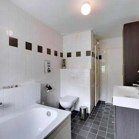דירה 90 Sqm Apartment Next To A Pond!