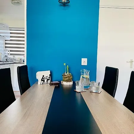 דירה 90 Sqm Apartment Next To A Pond!