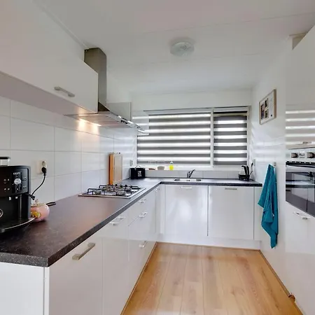 דירה 90 Sqm Apartment Next To A Pond!